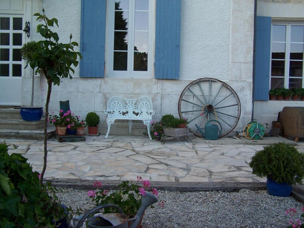 Le Four A Pain Hotel Saint-Jean-dʼAngély Екстериор снимка